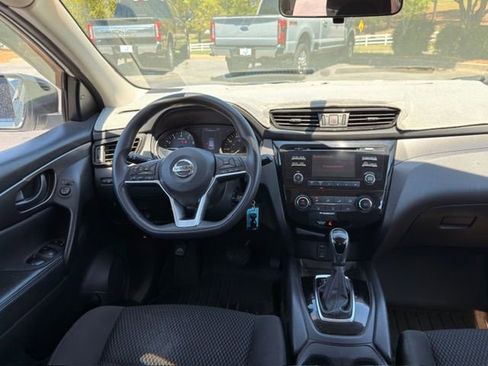 Used 2018 Nissan Rogue Sport S image 3