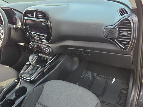 Used 2022 Kia Soul S FWD image 16