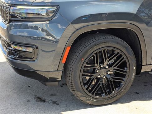 New 2025 Jeep Wagoneer L Series II w/ Premium Group I image 8
