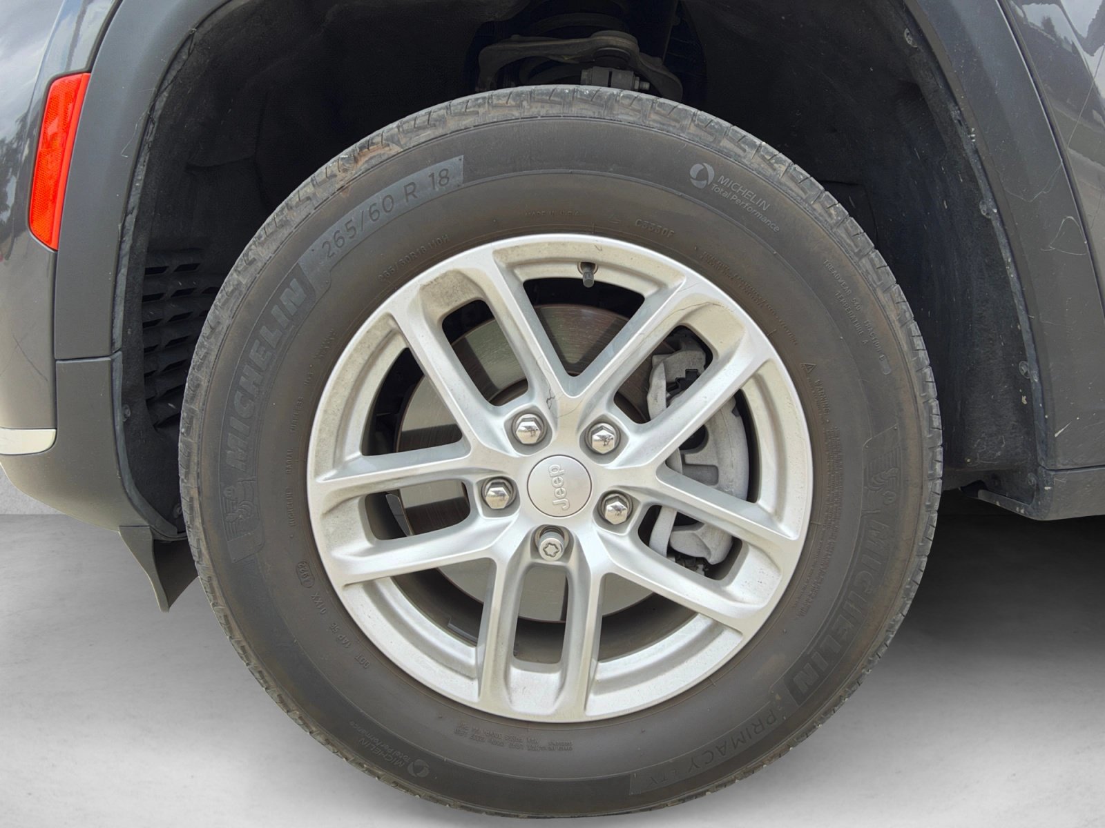 Used 2023 Jeep Grand Cherokee L Laredo RWD image 9
