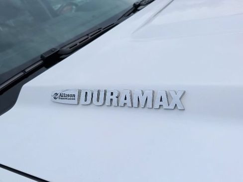 Used 2019 GMC Sierra 2500 Denali w/ Duramax Plus Package AWD/4WD image 9