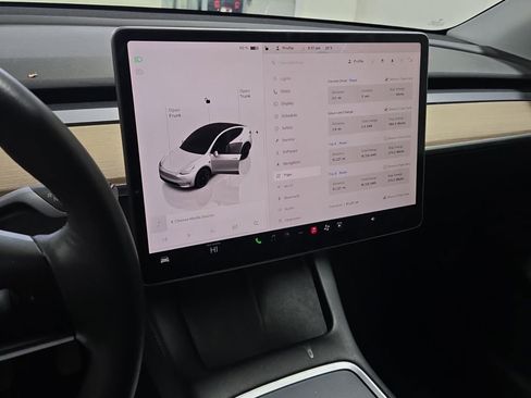 Used 2022 Tesla Model Y Long Range AWD/4WD image 2