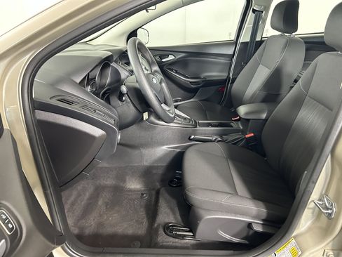 Used 2018 Ford Focus SE FWD image 8