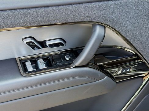 Used 2025 Land Rover Range Rover Sport SE image 23