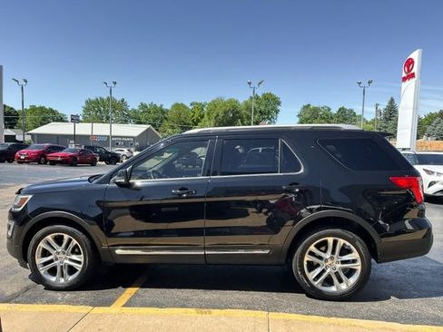 Used 2017 Ford Explorer XLT w/ Equipment Group 202A AWD/4WD image 6