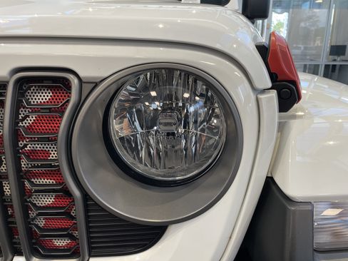 Used 2025 Jeep Gladiator Sport AWD/4WD image 5