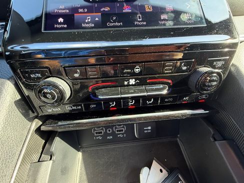 Used 2025 Jeep Grand Cherokee Laredo w/ Luxury Tech Group I image 22