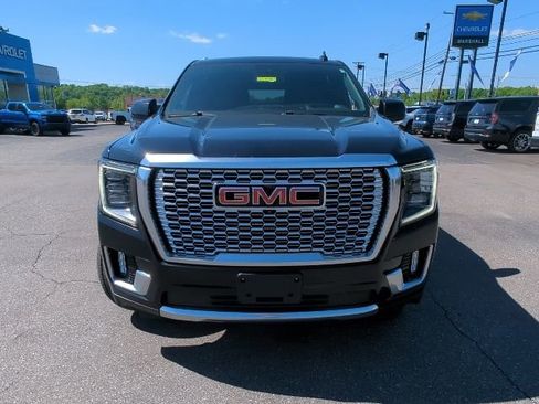 Used 2023 GMC Yukon XL Denali AWD/4WD image 4