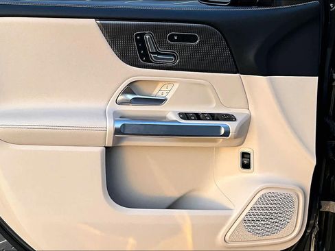 Used 2022 Mercedes-Benz GLB 250 image 41