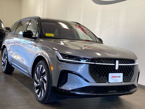 New 2025 Lincoln Nautilus Reserve w/ Jet Appearance Package image 2