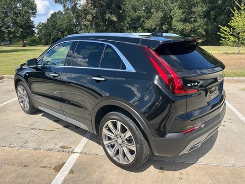Used 2023 Cadillac XT4 Premium Luxury w/ Technology Package FWD image 4