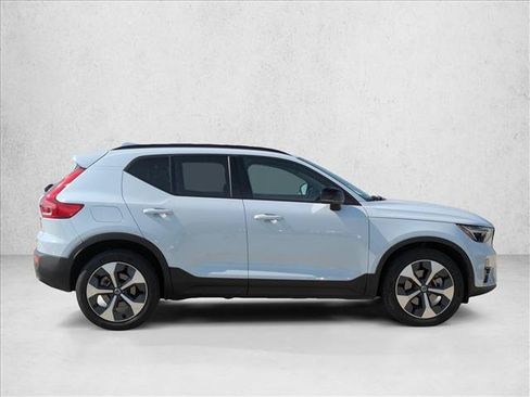 Used 2024 Volvo XC40 B5 Plus AWD/4WD image 4