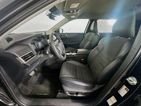 Used 2025 Mitsubishi Outlander SE AWD/4WD image 13