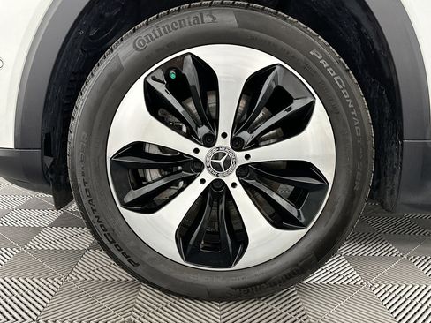 Used 2024 Mercedes-Benz GLB 250 4MATIC w/ Driver Assistance Package image 37