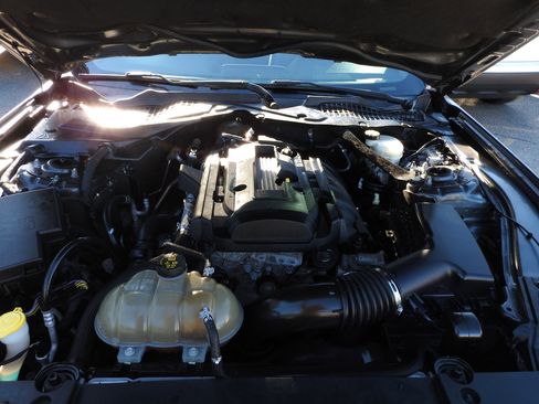 Used 2017 Ford Mustang Premium image 17