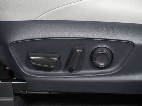 New 2026 Toyota Tacoma Limited AWD/4WD image 38