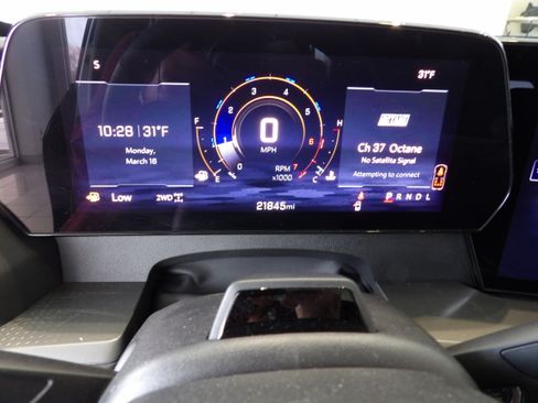 Used 2024 Chevrolet Traverse LT w/ Enhanced Driving Package image 12