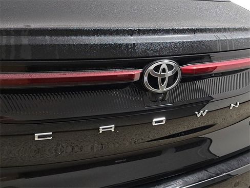 Used 2024 Toyota Crown Limited image 9