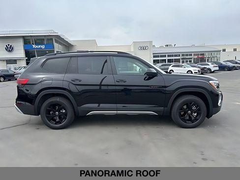 New 2026 Volkswagen Atlas Peak Edition AWD/4WD image 2