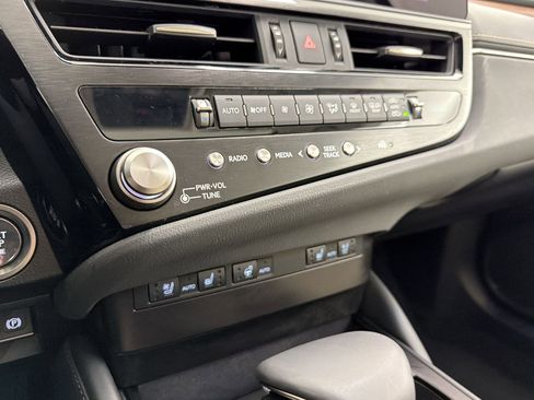 Certified 2024 Lexus ES 350 w/ Premium Package FWD image 32