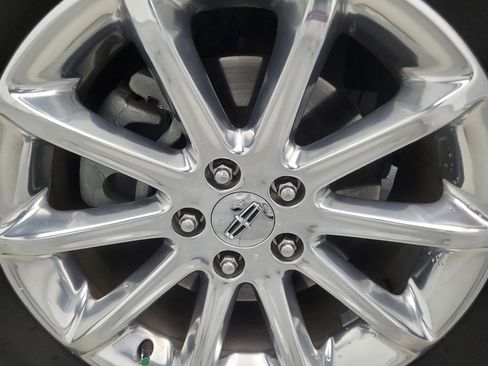 Used 2015 Lincoln MKX FWD w/ Equipment Group 102A image 31