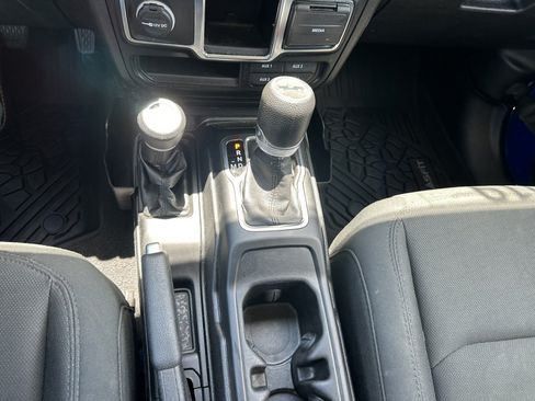 Used 2019 Jeep Wrangler Unlimited Sport AWD/4WD image 33