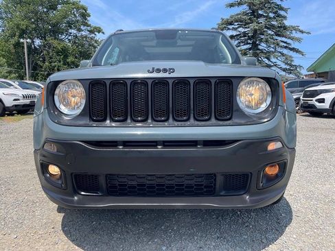 Used 2018 Jeep Renegade Altitude w/ UConnect 8.4 Nav Group AWD/4WD image 3