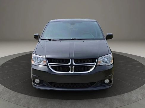 Used 2020 Dodge Grand Caravan SXT FWD image 3