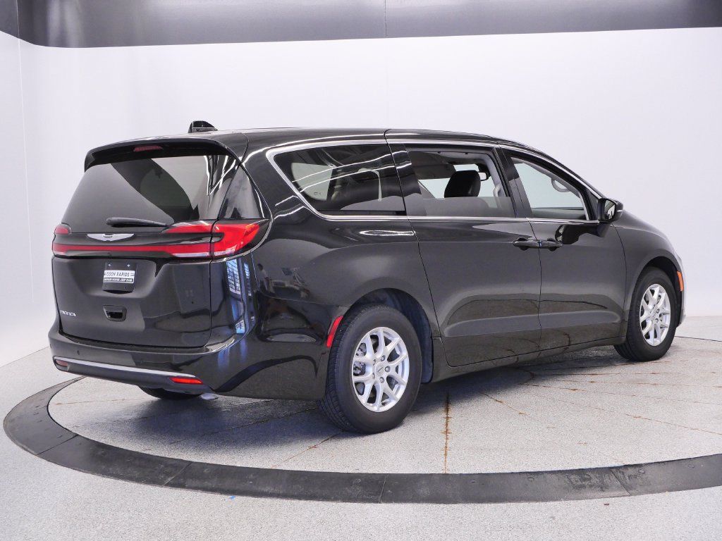 Certified 2023 Chrysler Pacifica Touring-L FWD image 6
