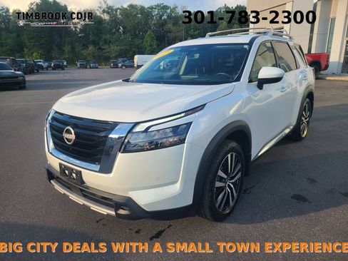 Used 2025 Nissan Pathfinder Platinum AWD/4WD image 1