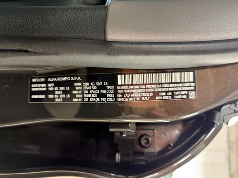 Used 2018 Alfa Romeo Stelvio AWD image 40