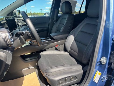 Used 2026 Chevrolet Equinox LT w/ Convenience Package II FWD image 12