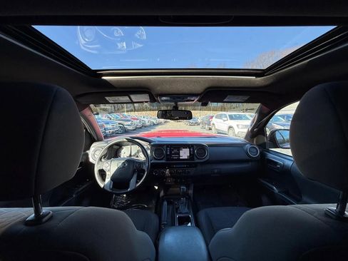 Used 2016 Toyota Tacoma TRD Sport w/ Premium & Technology Package image 14