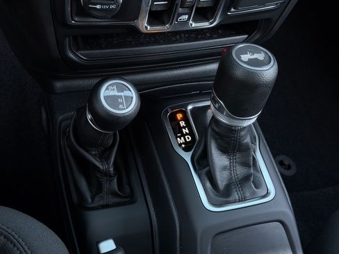 Used 2022 Jeep Wrangler Unlimited Sport AWD/4WD image 25
