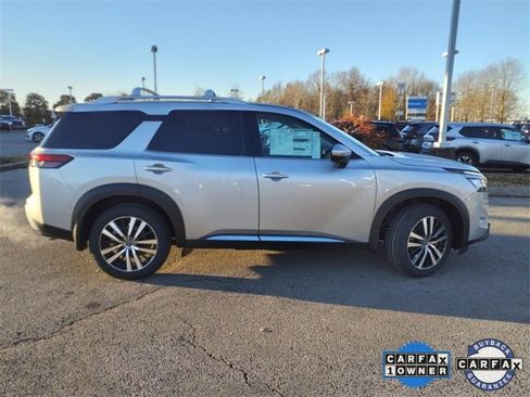 Certified 2024 Nissan Pathfinder Platinum image 2