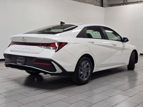 Used 2024 Hyundai Elantra SEL image 14