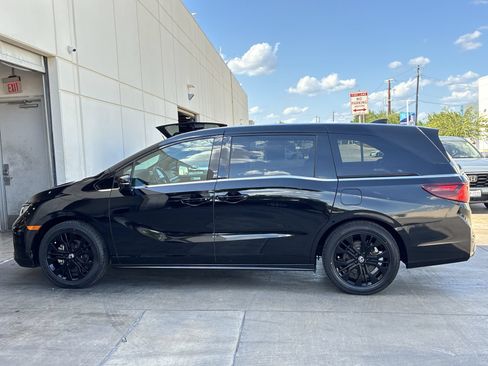 Certified 2025 Honda Odyssey Sport-L image 3