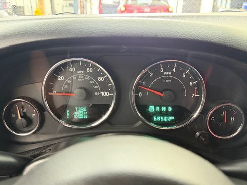 Used 2016 Jeep Wrangler Unlimited Rubicon w/ Connectivity Group AWD/4WD image 14