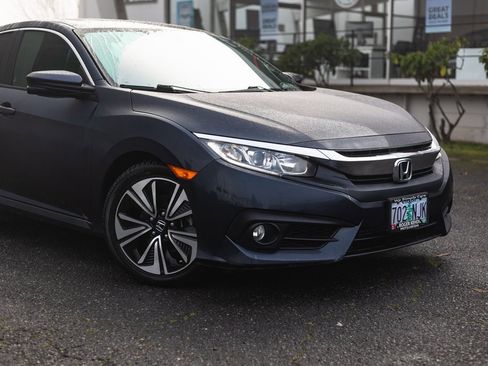 Used 2017 Honda Civic EX-T image 3