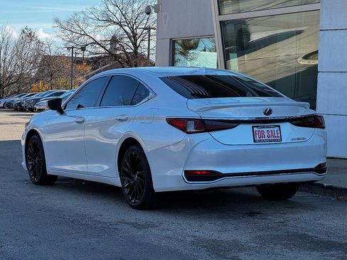 Used 2021 Lexus ES 300h w/ Accessory Package 2 image 11