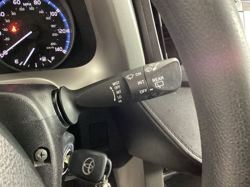 Used 2017 Toyota RAV4 LE image 18