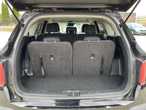 Used 2024 Kia Sorento S image 32