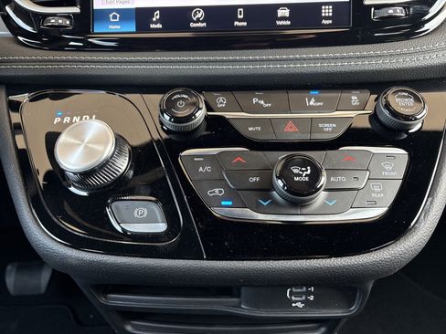 New 2026 Chrysler Pacifica Select w/ S Appearance Package image 26