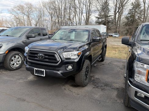 Used 2022 Toyota Tacoma SR5 image 4