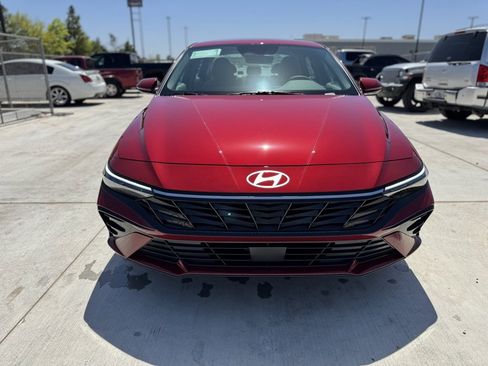 New 2025 Hyundai Elantra SEL image 2