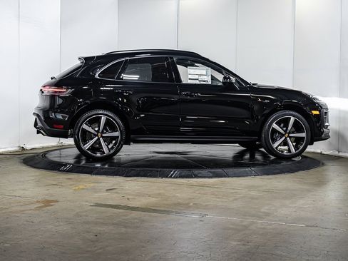 Certified 2025 Porsche Macan image 8
