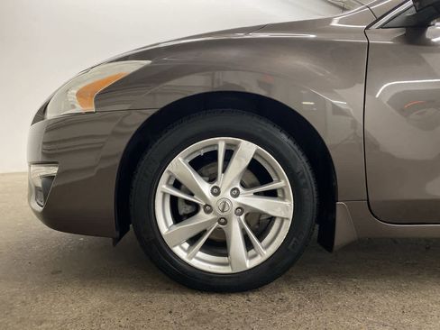 Used 2015 Nissan Altima 2.5 SV w/ Convenience Package image 12