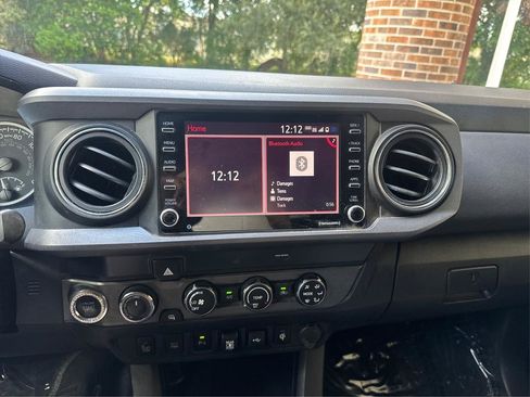 Used 2020 Toyota Tacoma TRD Off-Road w/ Technology Package AWD/4WD image 19
