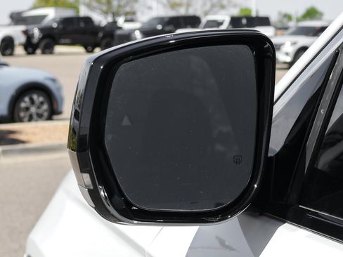 Used 2023 Jeep Grand Cherokee Limited AWD/4WD image 17