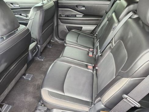 Used 2024 Nissan Pathfinder SL image 23